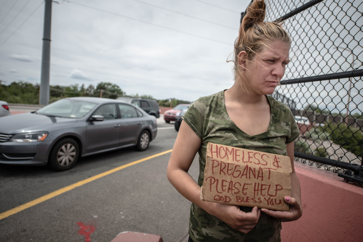 homeless pregnant woman begging for help
